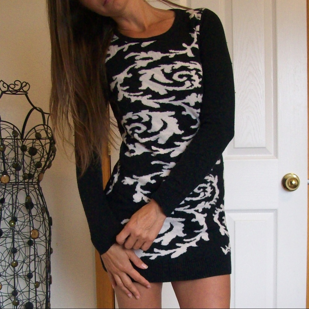 Luxestar, Long Sweater, Black and White, Small